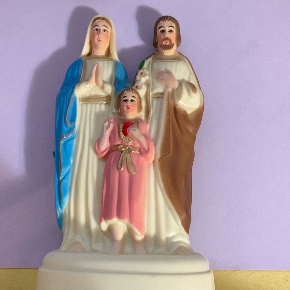 figurine decor 4 1/2”